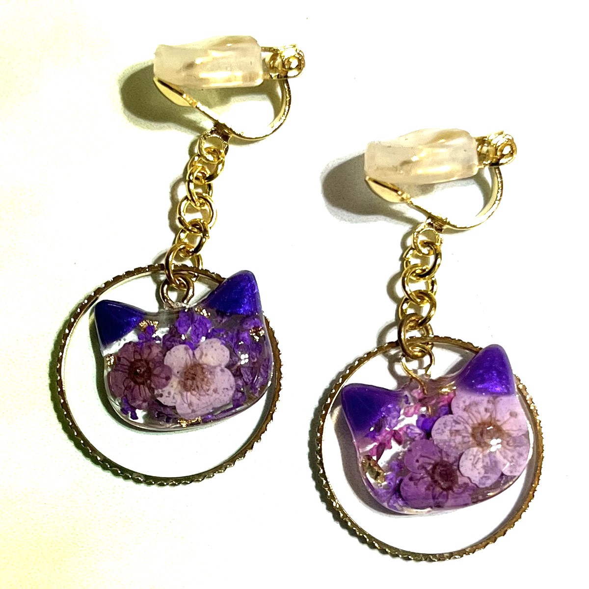 セール！！ドライフラワーのねこちゃんイヤリング リング付き HANANEKO