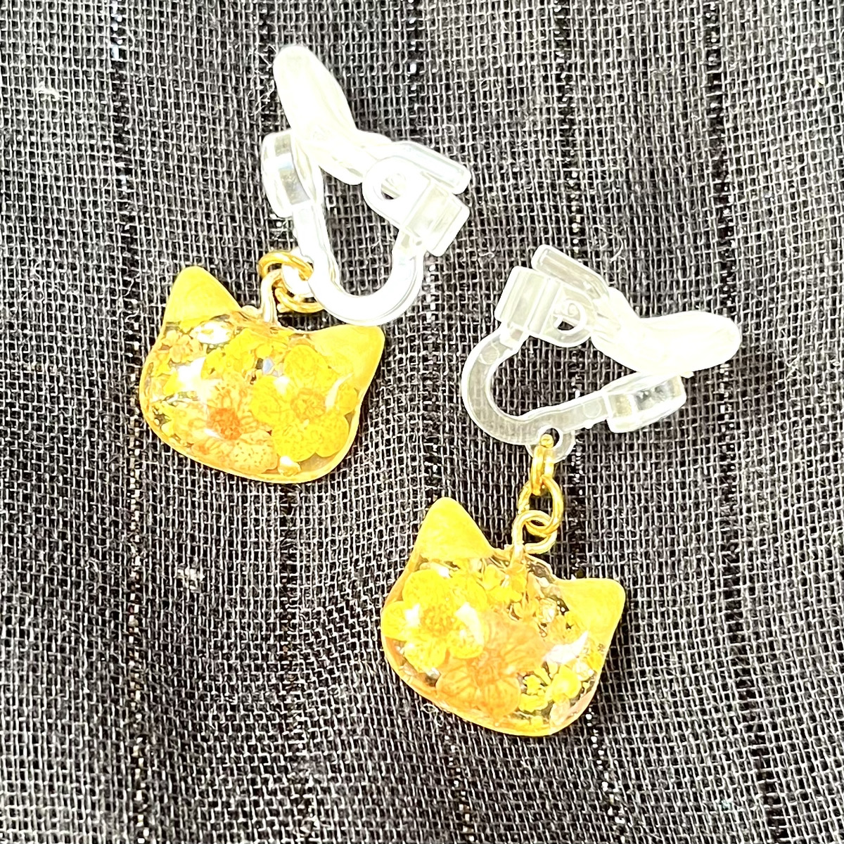 セール！ドライフラワーのねこちゃんイヤリング キッズイヤリング