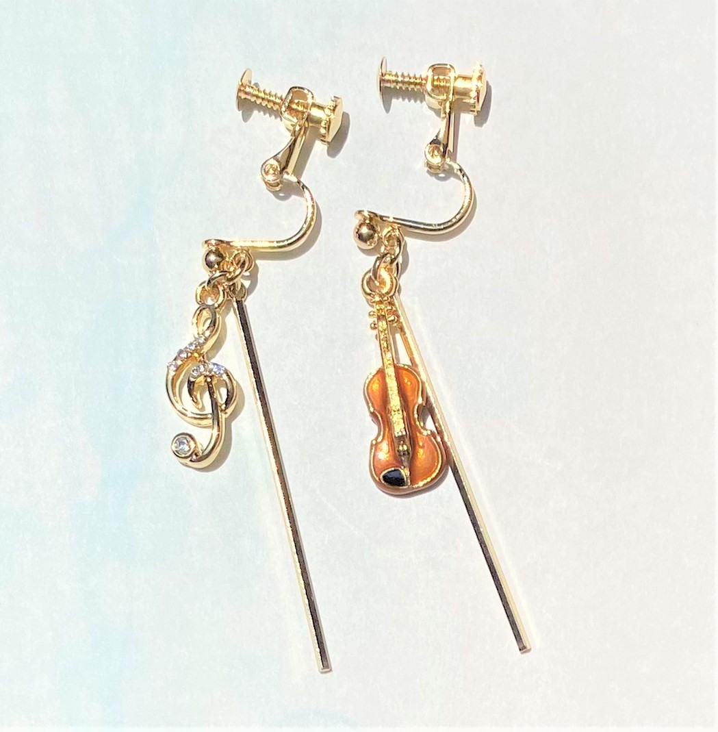 楽器のイヤリング ト音記号のお花のゆれるイヤリング バイオリン ホルン サックス トランペット チューバ