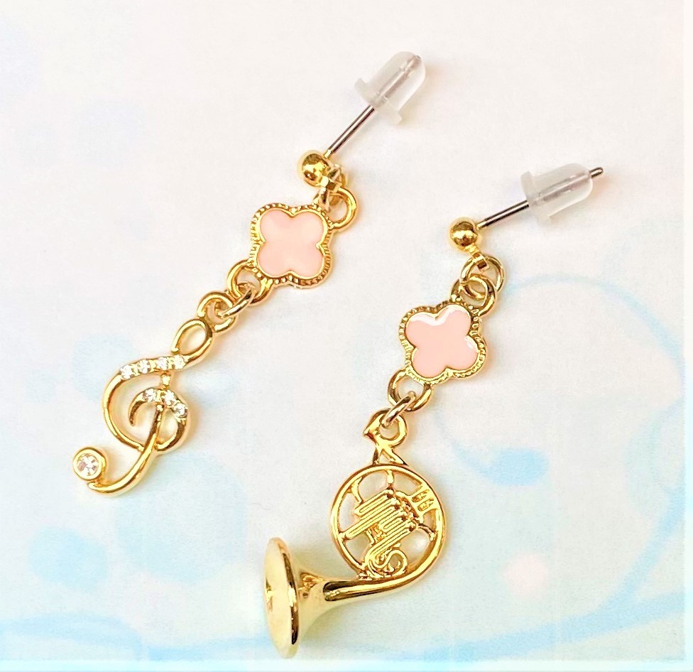 楽器のピアス ト音記号のお花のゆれるピアス バイオリン ホルン 