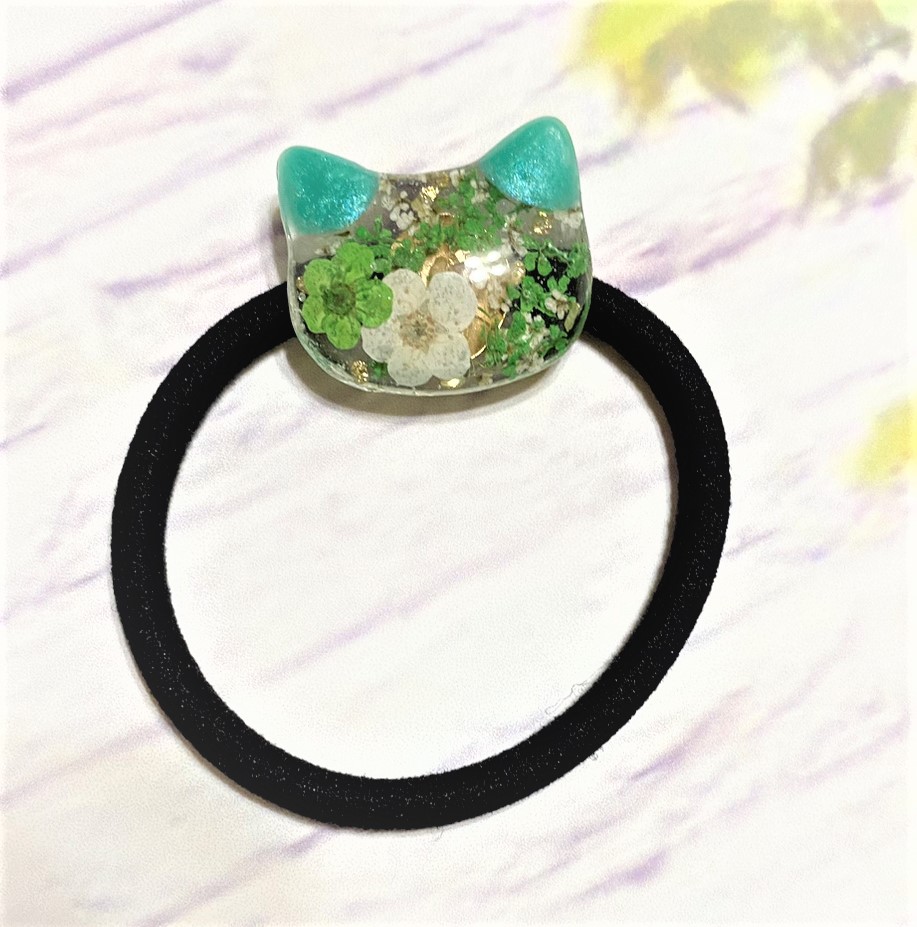 ねこちゃんヘアゴム　猫　ドライフラワー　フラワー　髪飾り　お花ネコ　レジン　ハンドメイド