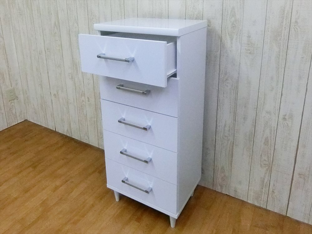 日本製　完成家具　4段 チェスト　タオルバー付 チェスト 脚付き 白 幅55cm 北欧 引き出し 5段 洋服タンス
