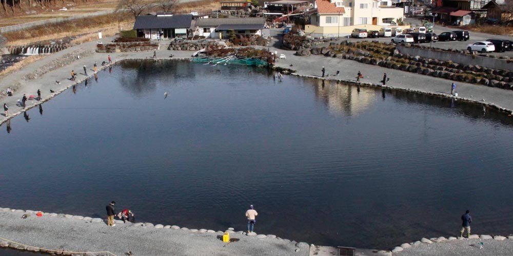 管理釣り場ってどんなところ?「人造湖」