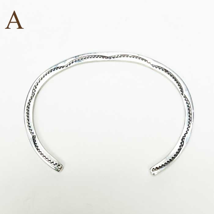 インディアンジュエリー ナバホ族 スタンプ シルバー バングルINDIAN