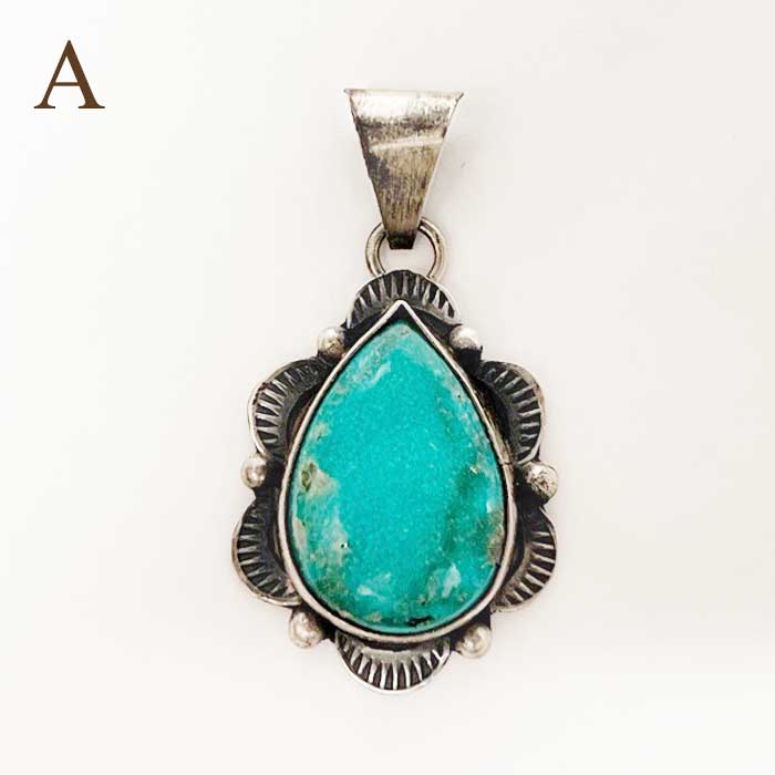 INDIAN JEWELRY NAVAJO "Tia Long" Kingman Turquoise & Silver Teardrop Pendant Top ナバホ族 キングマンターコイズ ティアドロップ ペンダントトップ |  | 01