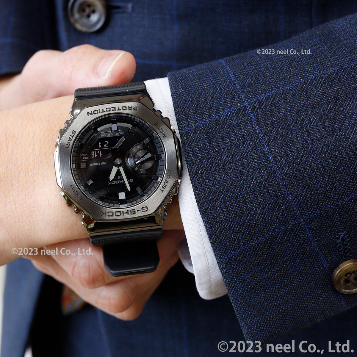 【美品・箱付】g-shock GM-2100BB カシオーク メタルブラック 黒 G-SHOCKから全体をブラックアウトに仕上げたモデル「GM-2100BB