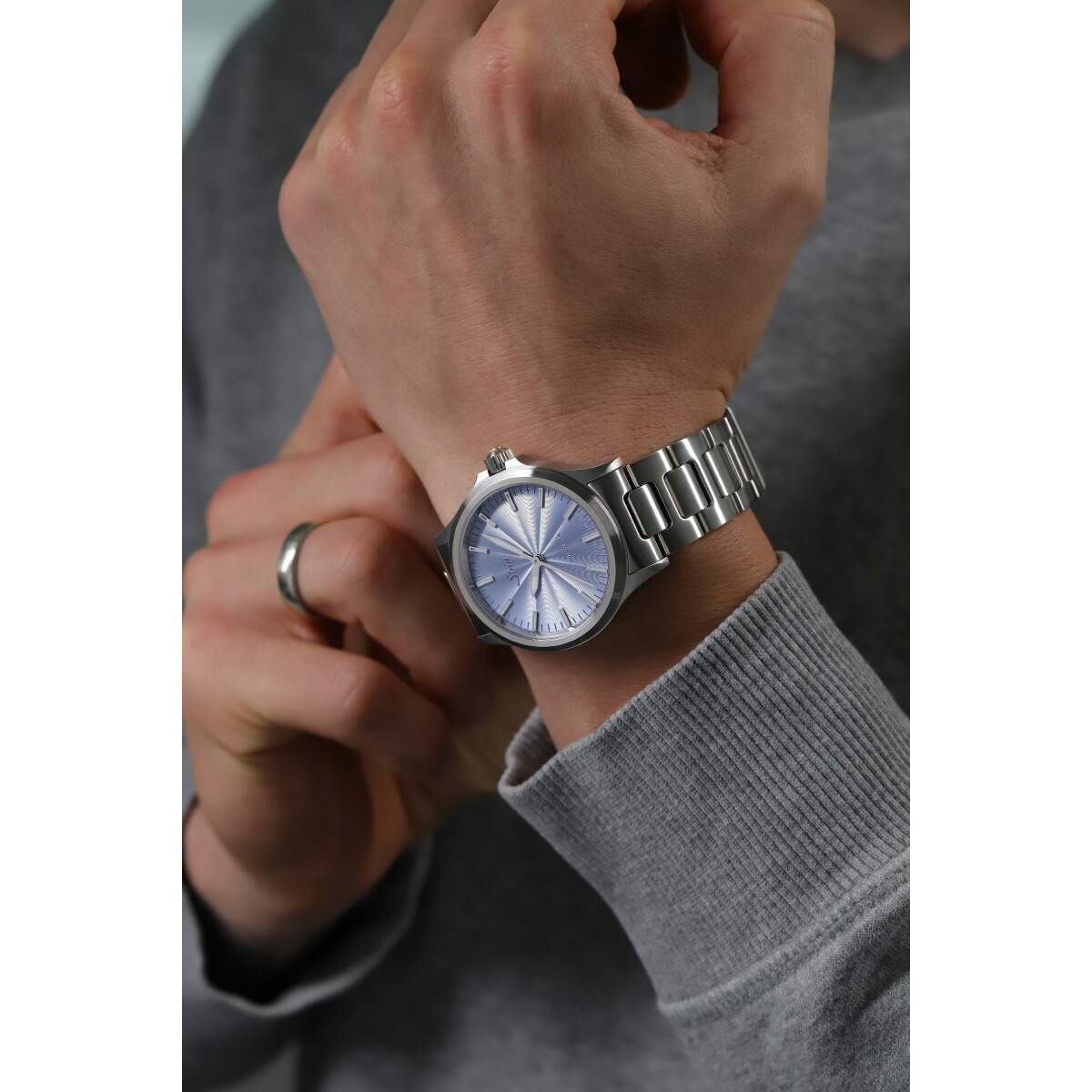 Sinn 556 ブルーダイアル 極美品 国内正規品 ジン パイロットウォッチ Sinn（ジン） （ノベルティー付き）Sinn 556 Ice Blue 自動巻き