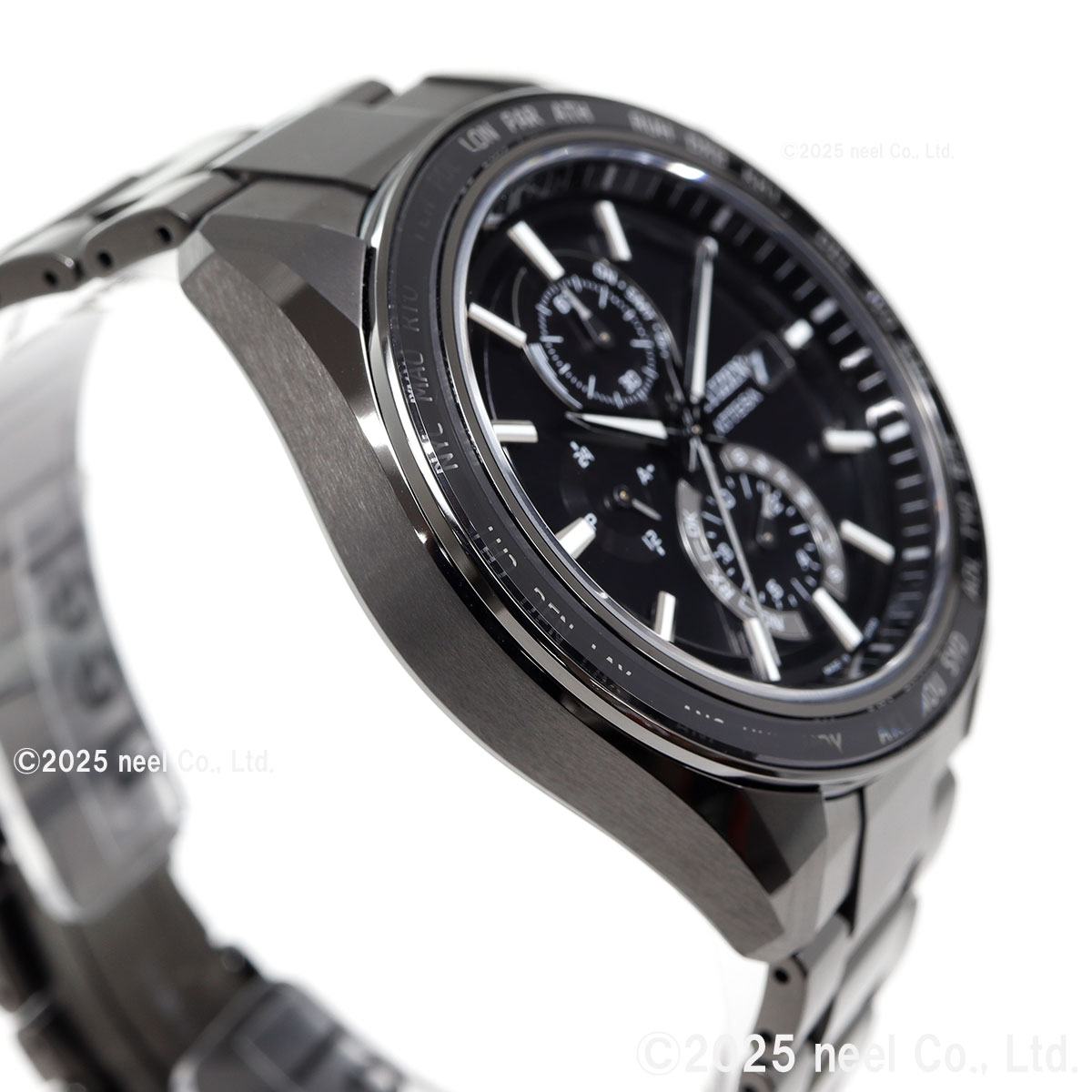 CITIZEN ATTESA ブラック腕時計 吸い込まれるような黒さ。ATTESAブラックチタン™は｢ダークモード｣にも