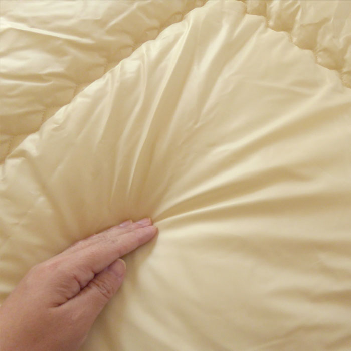 冬用 四層構造 掛け布団 防臭 洗濯可能 断熱 蓄熱 発熱 防寒 あたたかい 日本製 蓄熱掛け布団 シングル 150×210cm 無地 超軽量タイプ 発熱わた