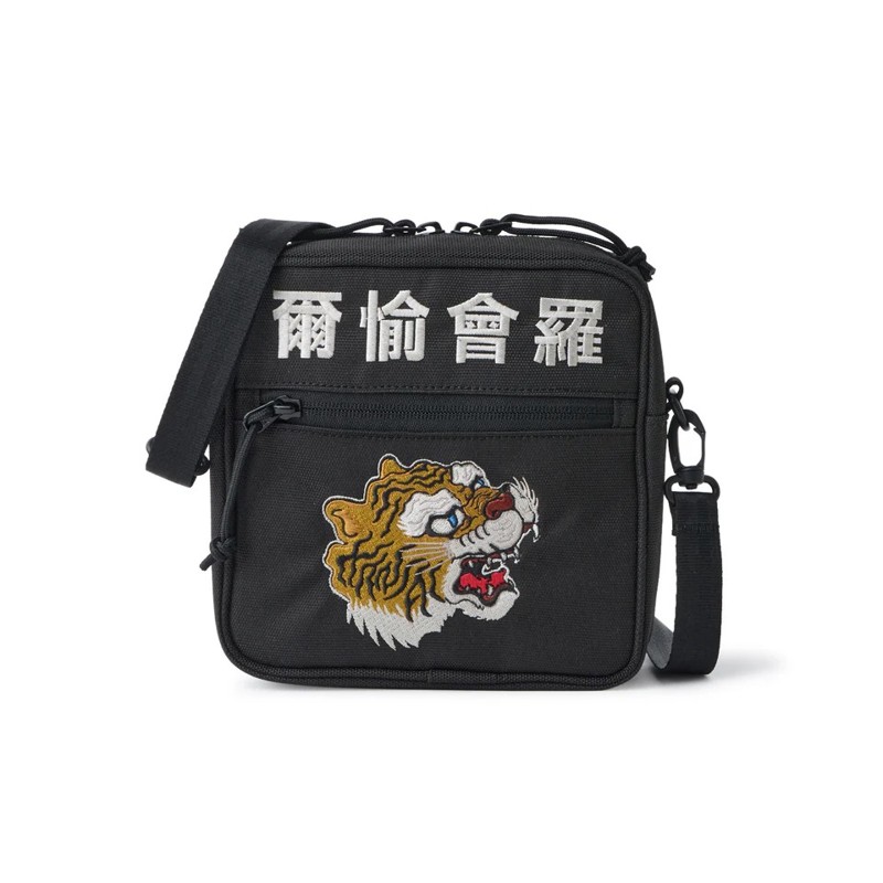 F.C.R.B NEW ERA コラボ ショルダーポーチ NEW ERA（ニューエラ） 山本寛斎 コラボ ショルダーバッグ スクエア