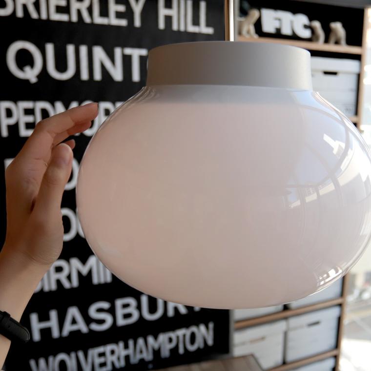 ガラスシェードペンダントライト kom コム L 北欧 1灯 照明器具 おしゃれ 丸形 ランプシェード E26 大型 乳白 ホワイト 白 LED 引掛けシーリング 食卓 カフェ風 kom コム ガラスシェードペンダントライト kom コム L 北欧 1灯 照明器具 おしゃれ 丸形 ランプシェード E26 大型 乳白 ホワイト 白 LED 引掛けシーリング 食卓 カフェ風 kom コム