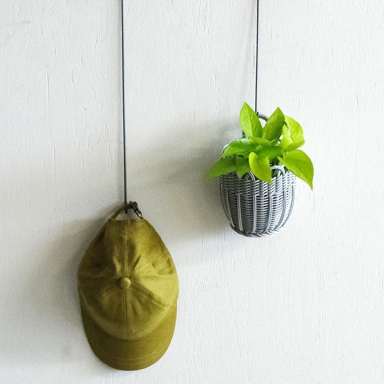 ドアに掛けるだけでリースが飾れるIRONのフックL ドアフックハンガー