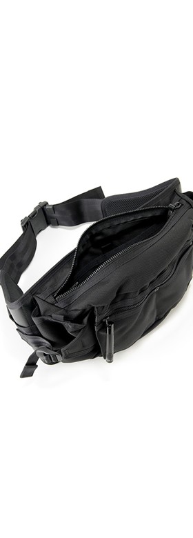 【新品同様】PORTER　HEAT　ウエストバッグ　S　黒　マグライト付き　人気 HEAT(ヒート) WAIST BAG | 吉田カバンホームページ | YOSHIDA & Co.