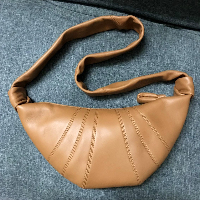 Simple Project クロワッサンショルダーバッグ SIMPLE PROJECT SUEDETTE PLEATED CROSSBODY BAG – Remold Lab