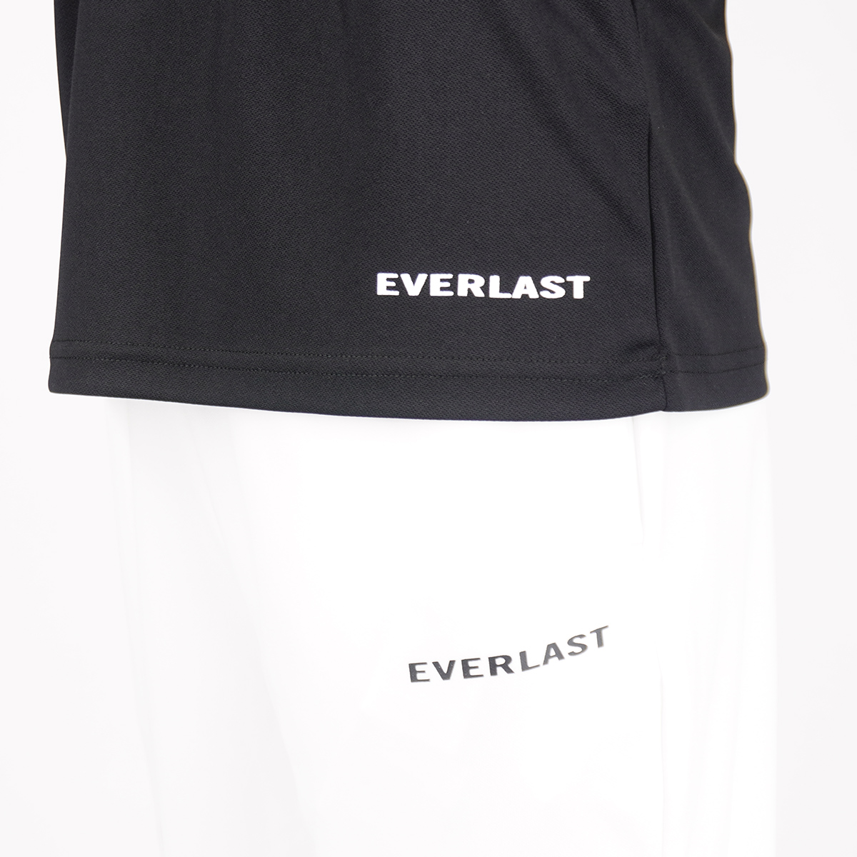 ロゴプリントTシャツ