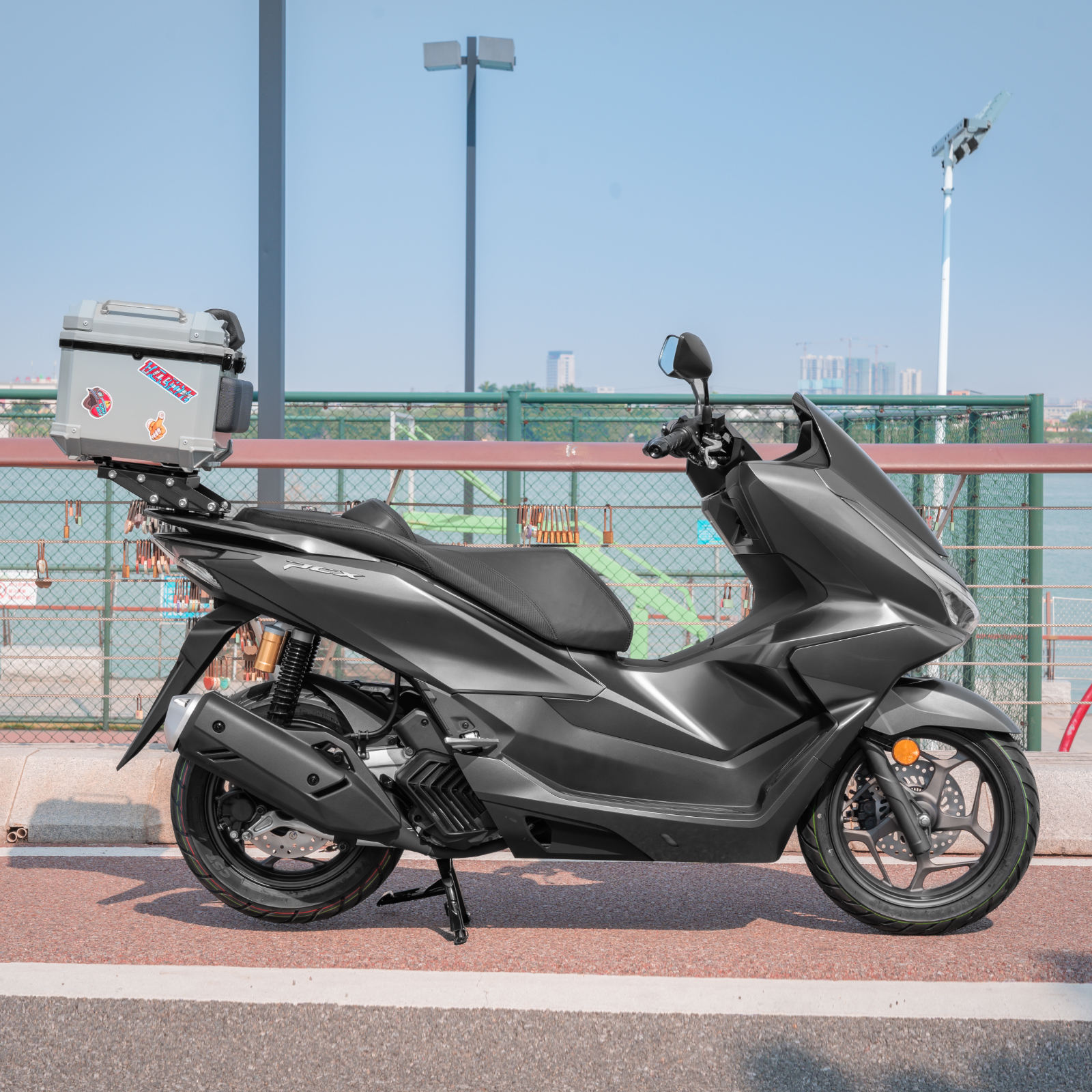 話題の人気 ホンダ 折りたたみ式 バイク キャリア 大型 PCX用 リアキャリア リアキャリア