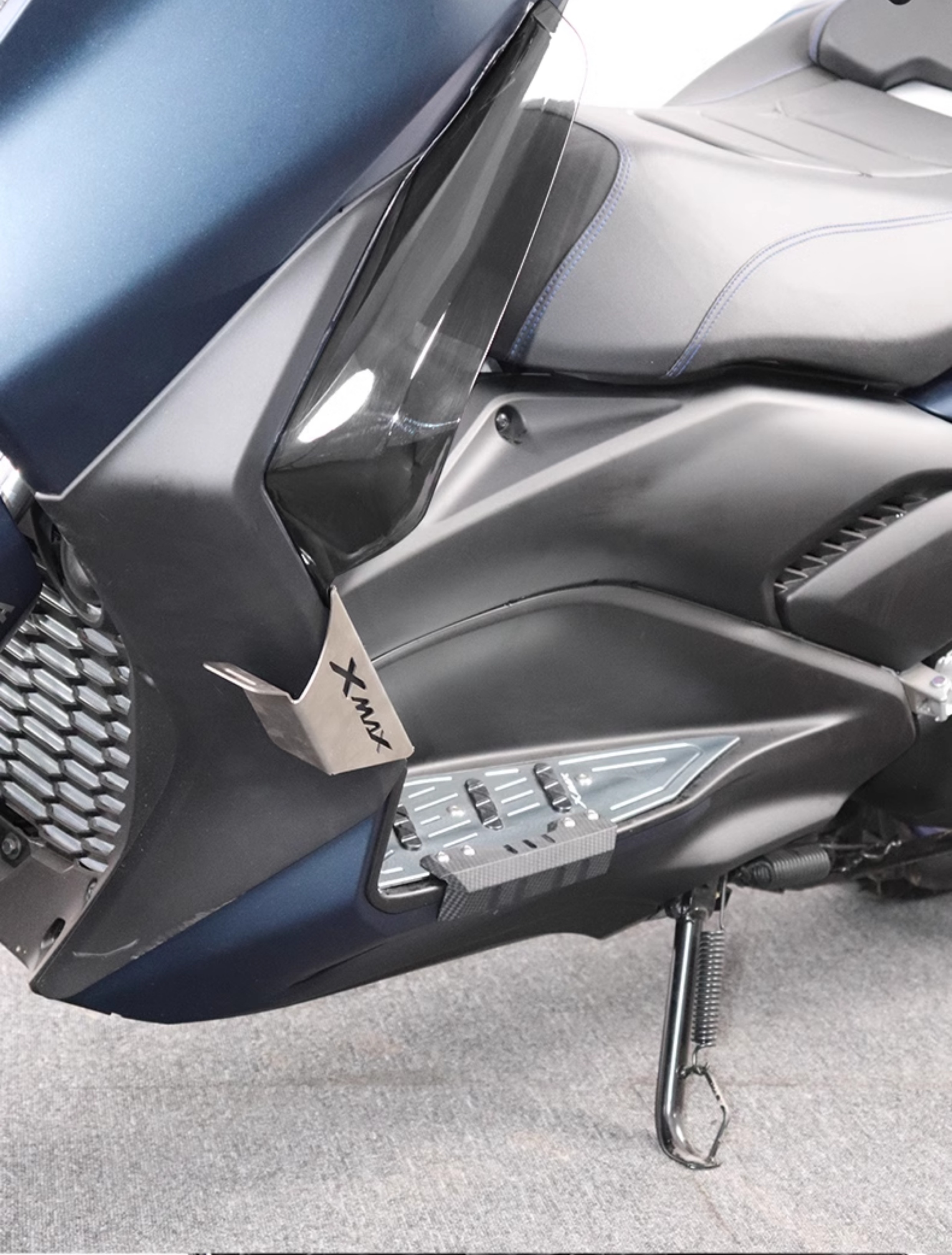 ホンダ（HONDA） ヤマハ XMAX300 レッグシールドプロテクター 風よけ
