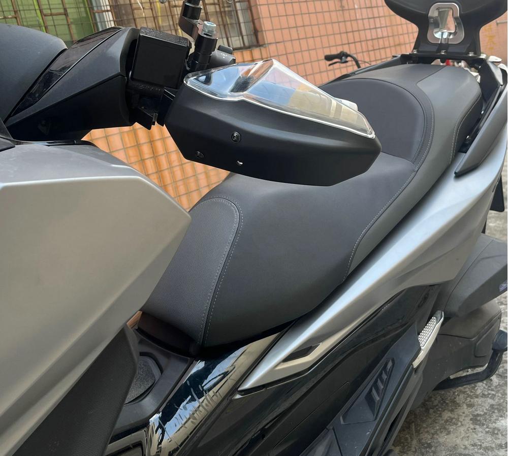 ホンダ（HONDA） フォルツァ NSS 350 ハンドルカバー ガード バイク