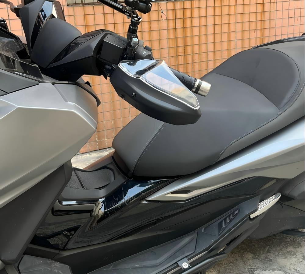ホンダ（HONDA） フォルツァ NSS 350 ハンドルカバー ガード バイク