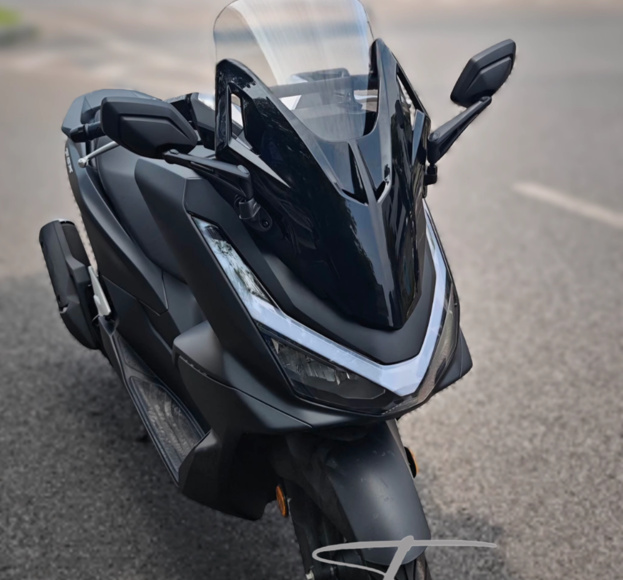 ホンダ PCX 160 125 2025年式 ウインドシールド 前へ移動