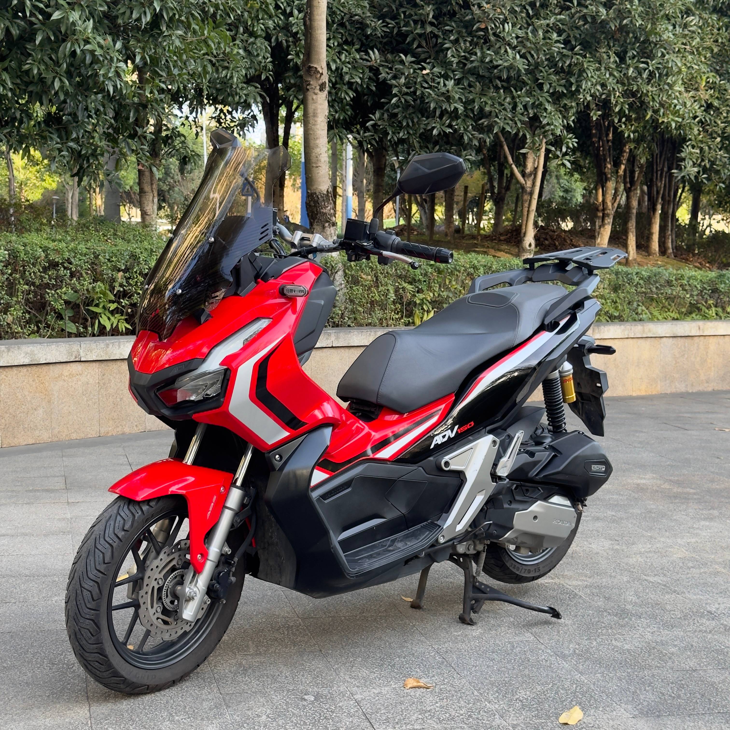 リアキャリア ホンダ ADV150 バイク キャリア 分離式 トップケースリアキャリア ブラック 金属 丈夫 一体感 スチール 製 フラットタイプ 荷台 外装 取寄せの画像