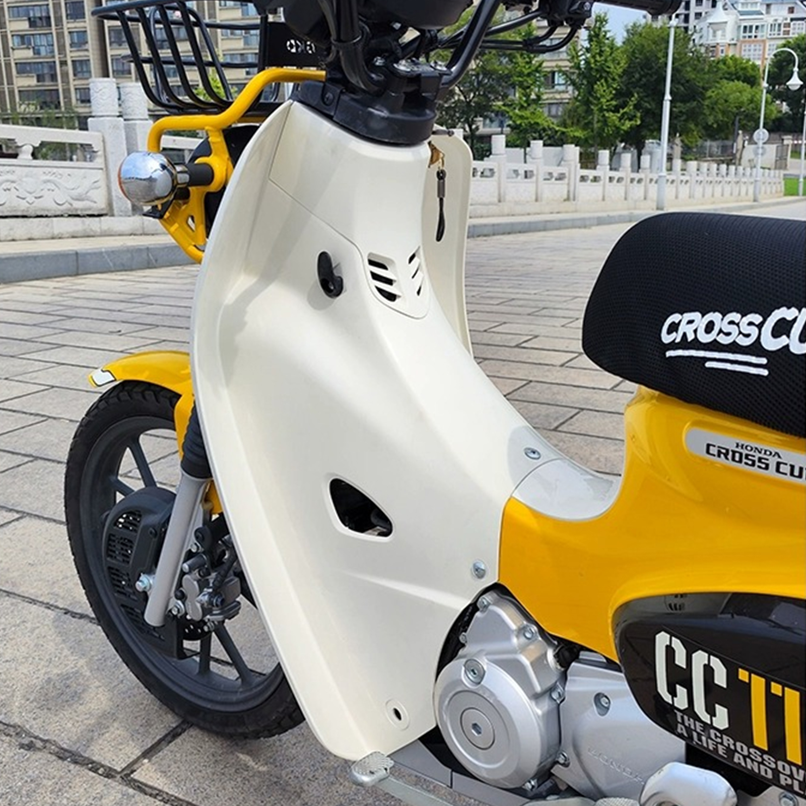 ホンダ（HONDA） クロスカブ CC110 レッグシールド 各色選択