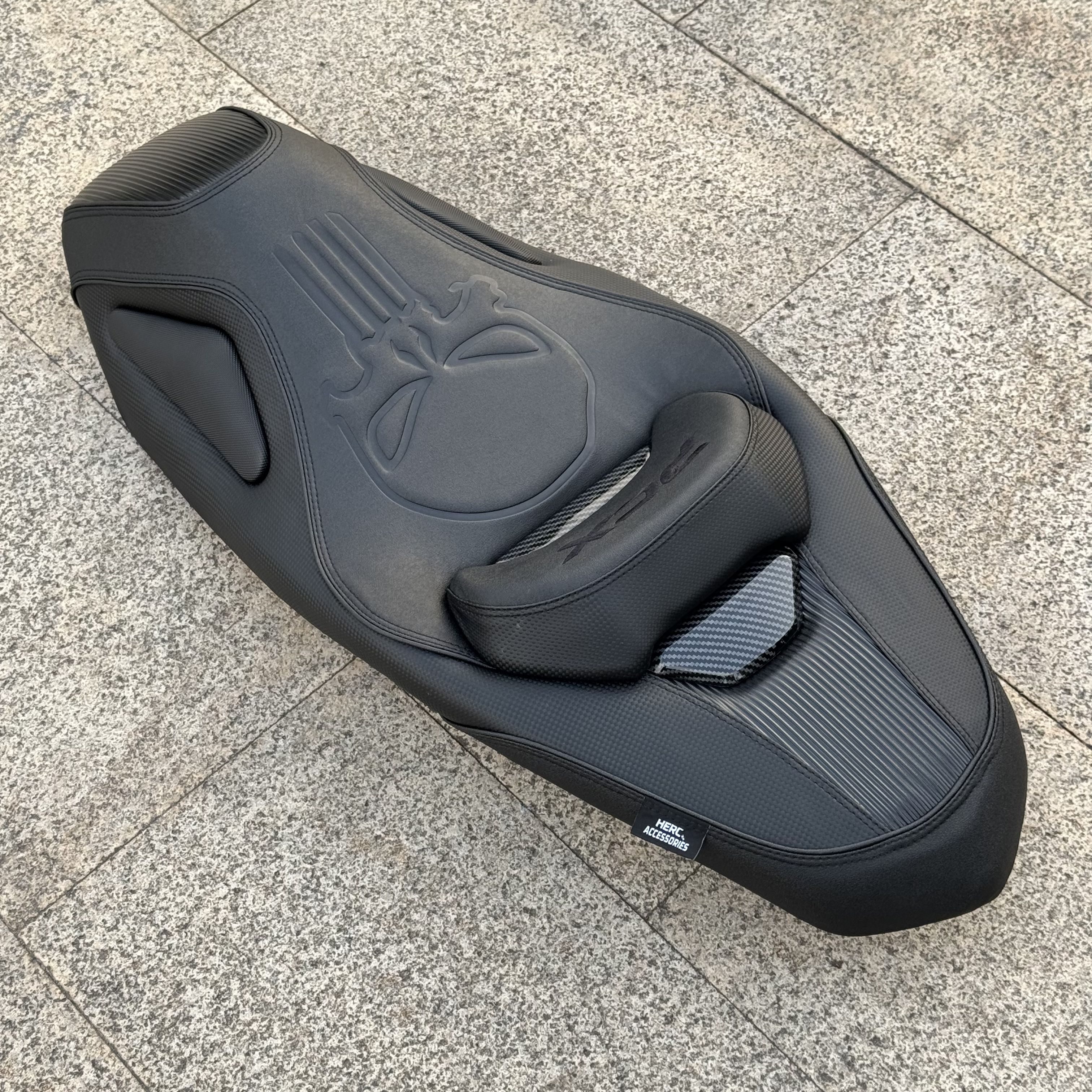 ホンダ　PCX160　シート 楽天市場】ZEN Helmet Inn Seat メットインローダウンシート