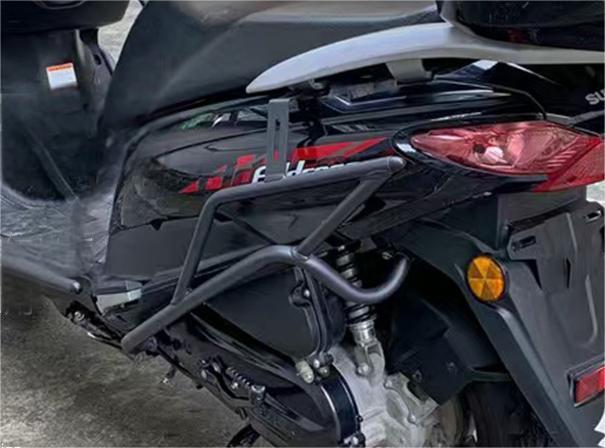 アドレス v100部品取り2台アドレス125フレーム スズキ（SUZUKI） アドレス 125 アンダーフレームキット エンジン