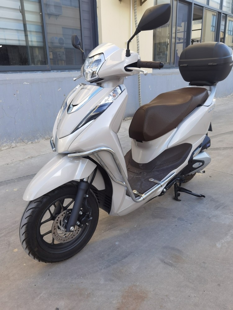 ホンダ リード 125 LEAD アンダーフレームキット エンジンガードキット ブラック バイクパーツ カスタムパーツ オートバイ キャンプツーリング 取寄せの画像