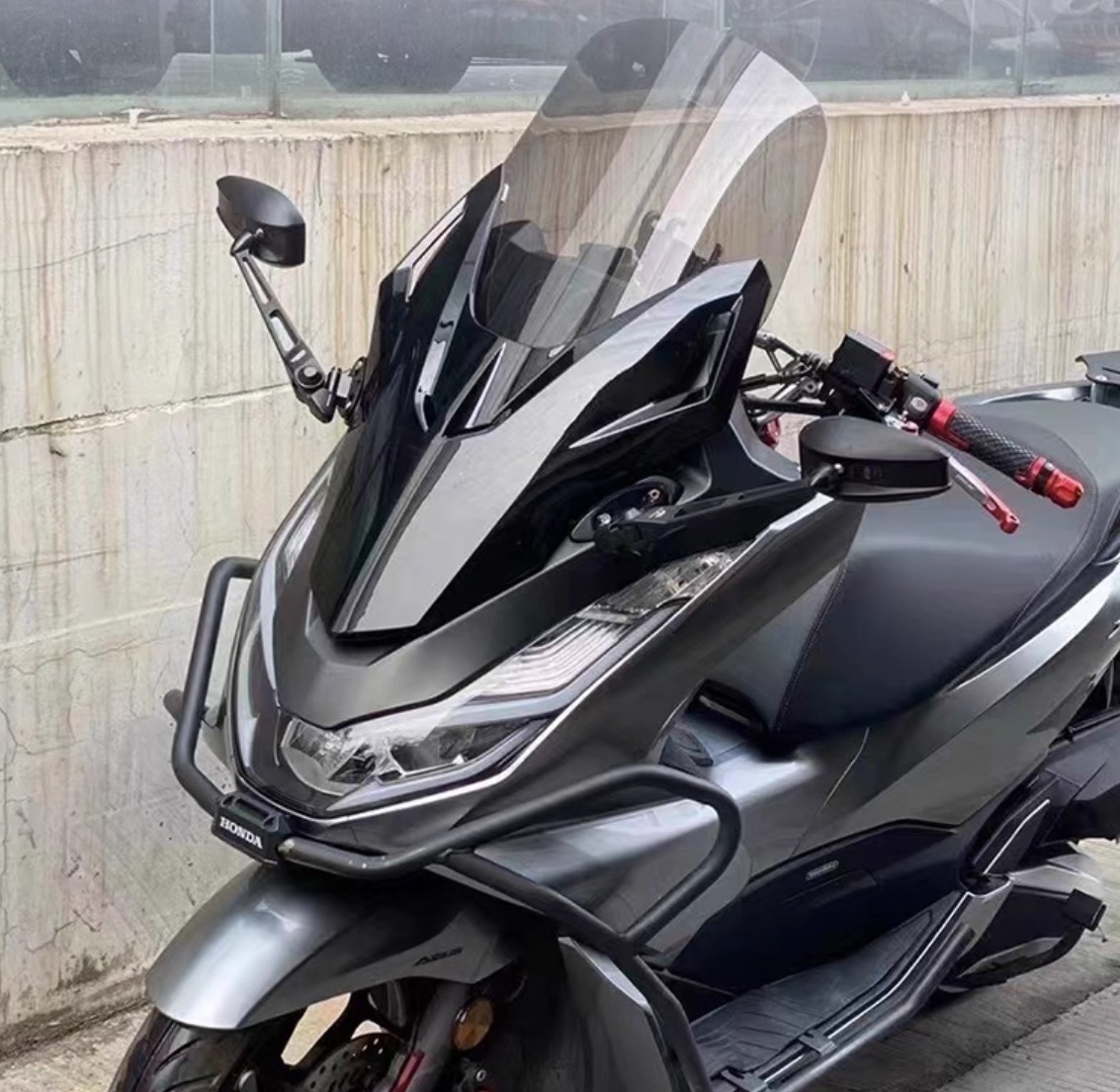 ホンダ（HONDA） PCX JK05 PCX160 KF47ウインドシールド 前へ移動
