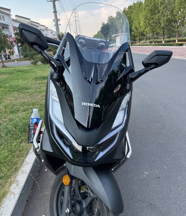ホンダ（HONDA） PCX JK05 PCX160 KF47ウインドシールド 前へ移動