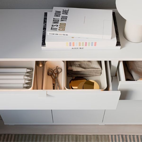 IKEA イケア VIHALS ヴィーハルス サイドボード140x37x75 Cm ホワイト