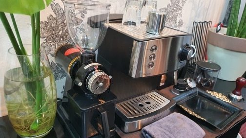 コーヒーミル 電動 コーヒーグラインダー おしゃれ シンプル キッチン 