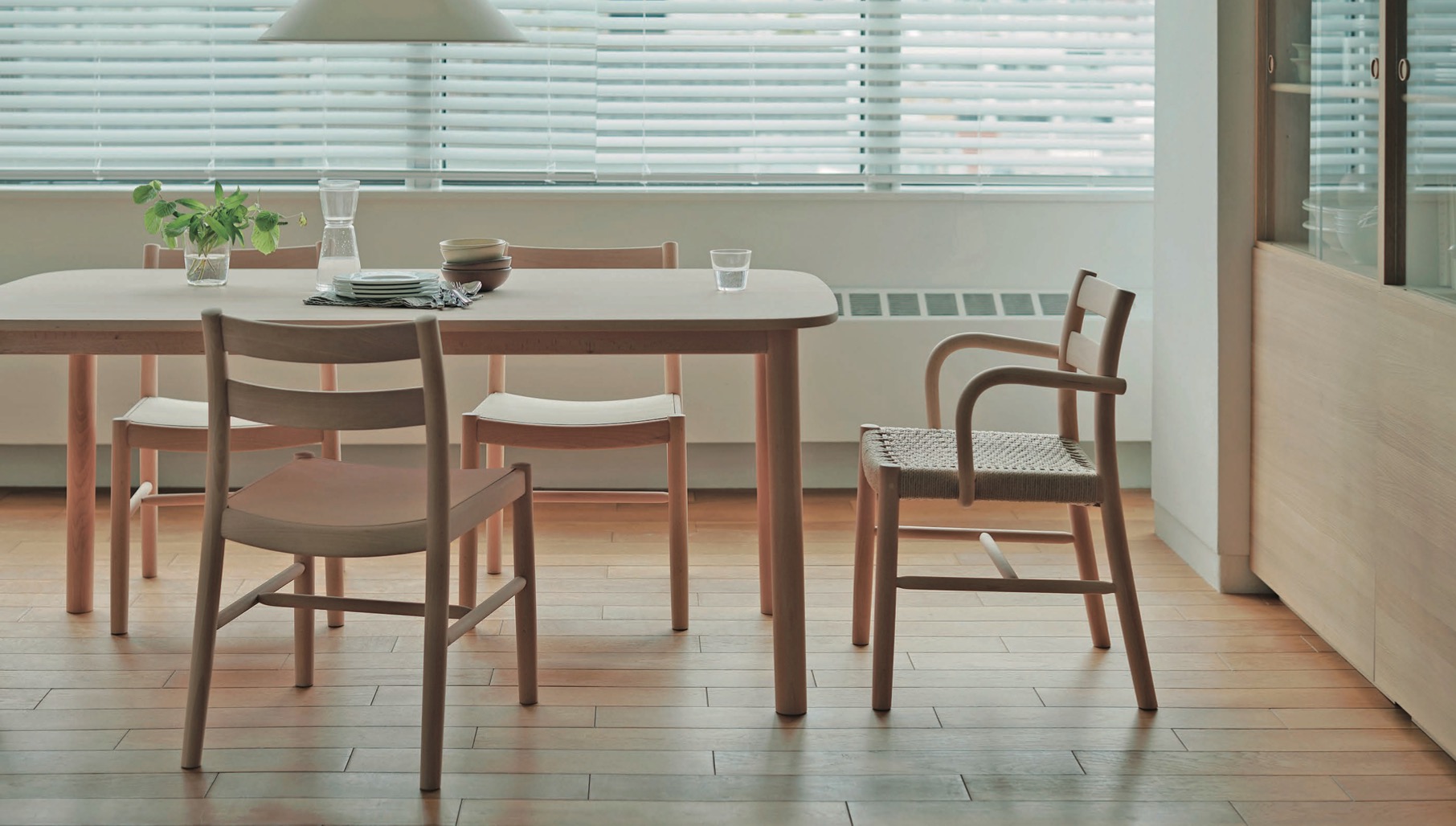 カリモク家具（KARIMOKU FURNITURE） カリモク 食堂椅子（張座