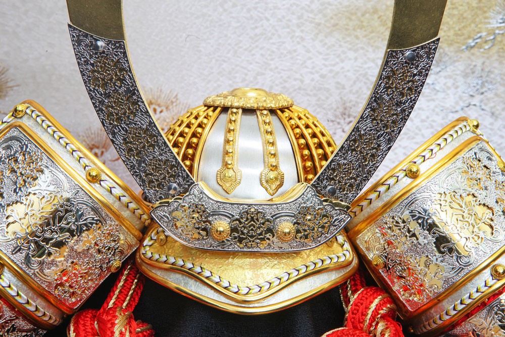 五月人形 コンパクト おしゃれ 収納飾り 金閣 兜飾り : 恵月人形