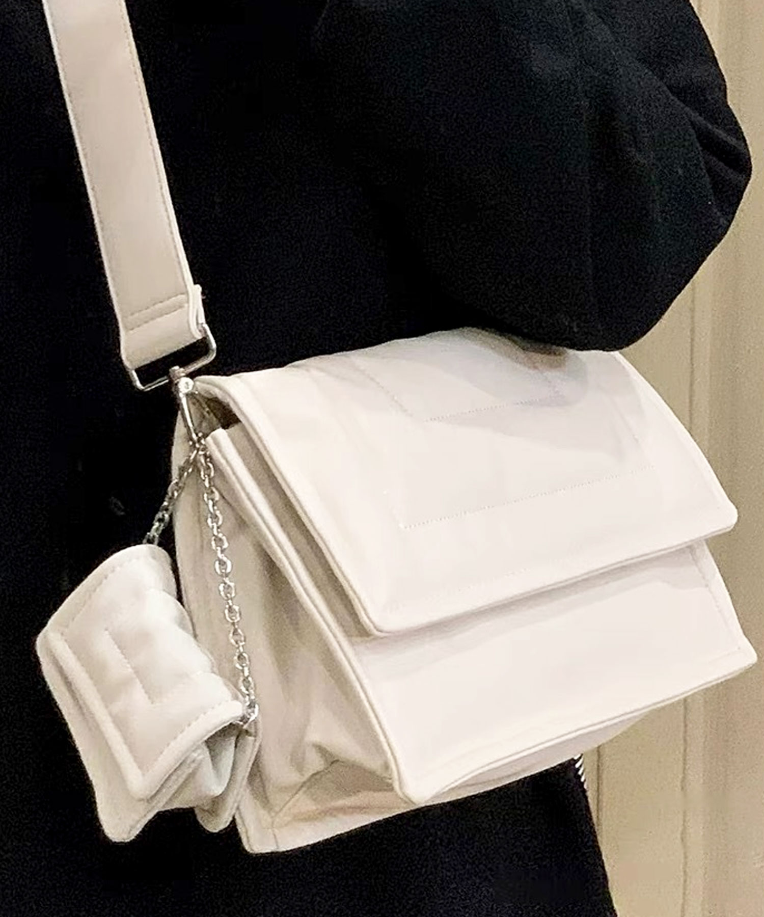 のんのんホワイトレザーショルダーバッグ ショルダーバッグ レディース 斜めがけ 大人 小さめ 2way ストラップ