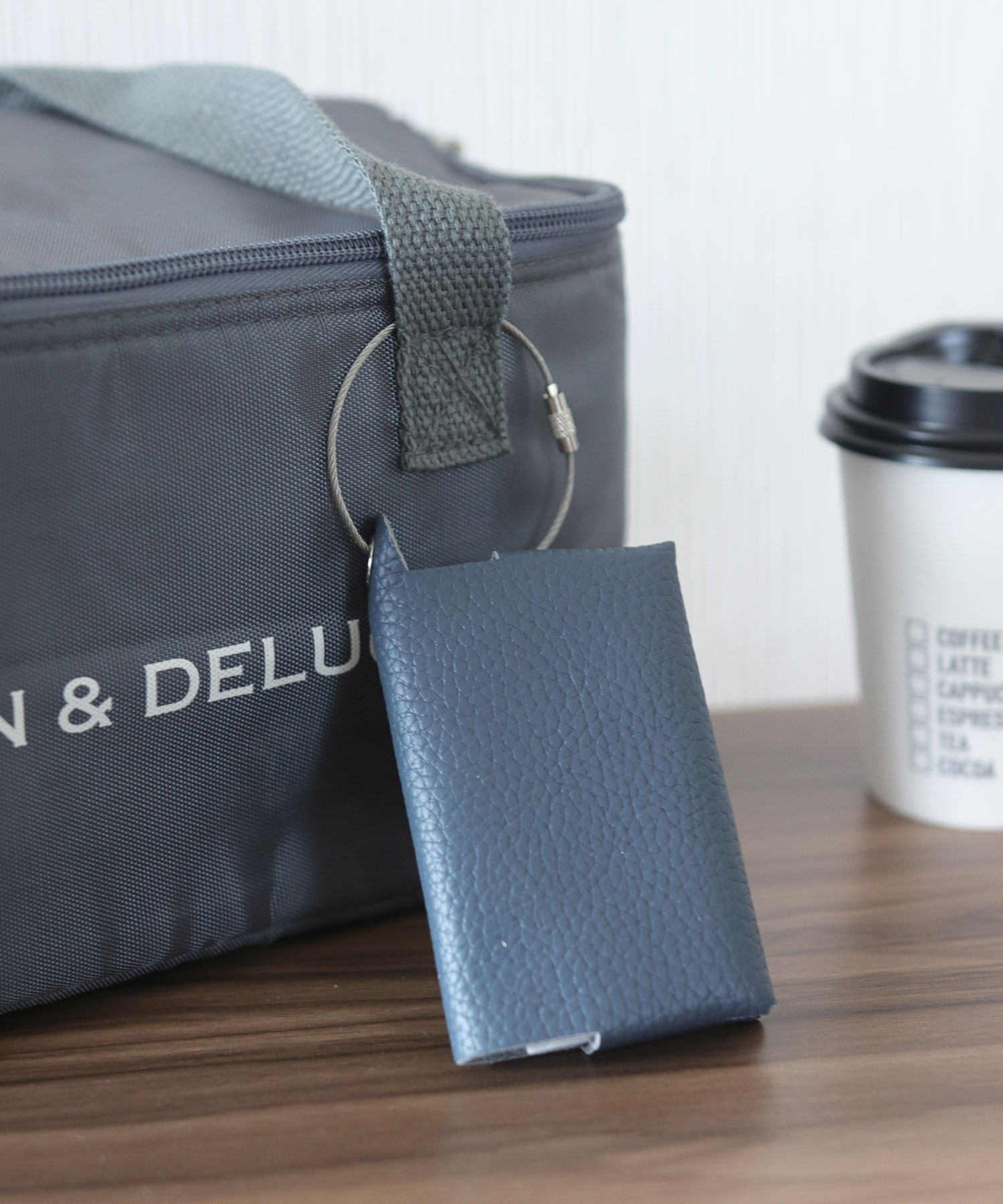 ティッシュケース 吊り下げ 持ち運び 携帯 黒 レザー ポケット