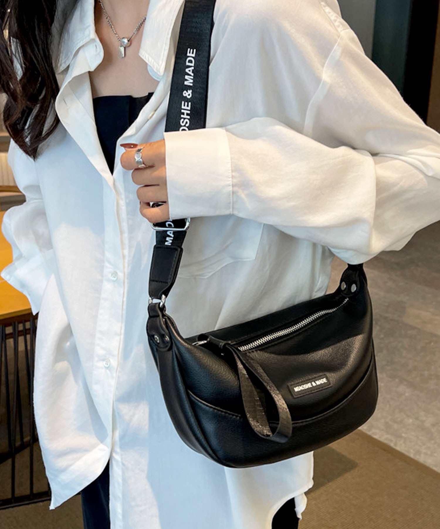 ショルダーバッグ メンズ レディース 斜めがけ 大人 斜めがけバッグ ブランド かっこいい 小さめ 上品 おしゃれ ファスナー付き マチ 広 無地 大容量 通勤 通学 メッセンジャーバッグ ボディバッグ ハーフロール ボトルホルダー付き ブラック 黒 バッグ 鞄 2025 冬 春 春夏 ショルダーバッグ レディース 斜めがけ 大人 かっこいい 小さめ