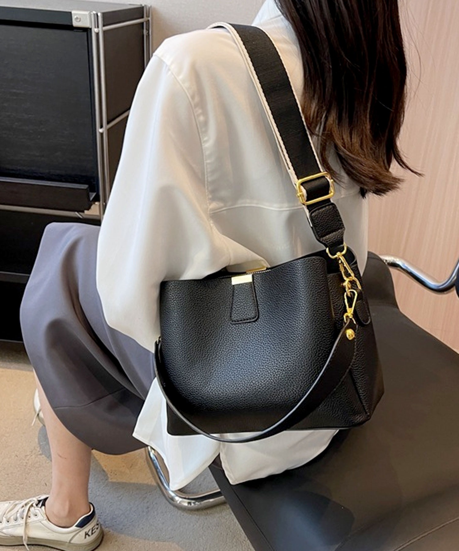 ショルダーバッグ レディース 斜めがけ ハンドバッグ 大人 軽量 大きめ