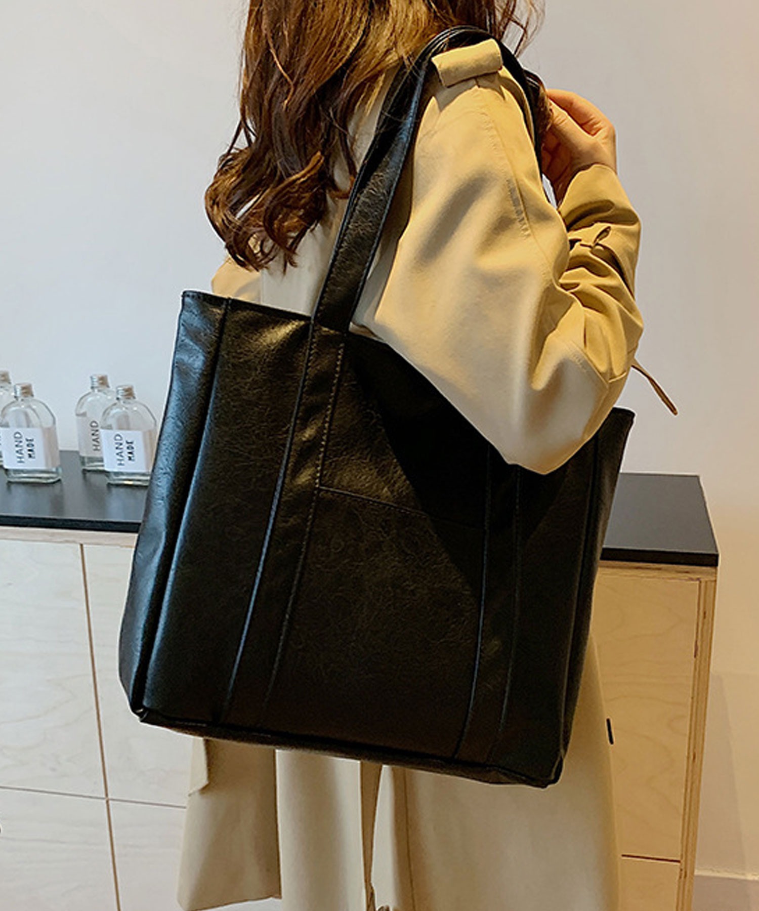 トートバッグ レディース 軽量 A4 大きめ ファスナー付き 黒 大容量