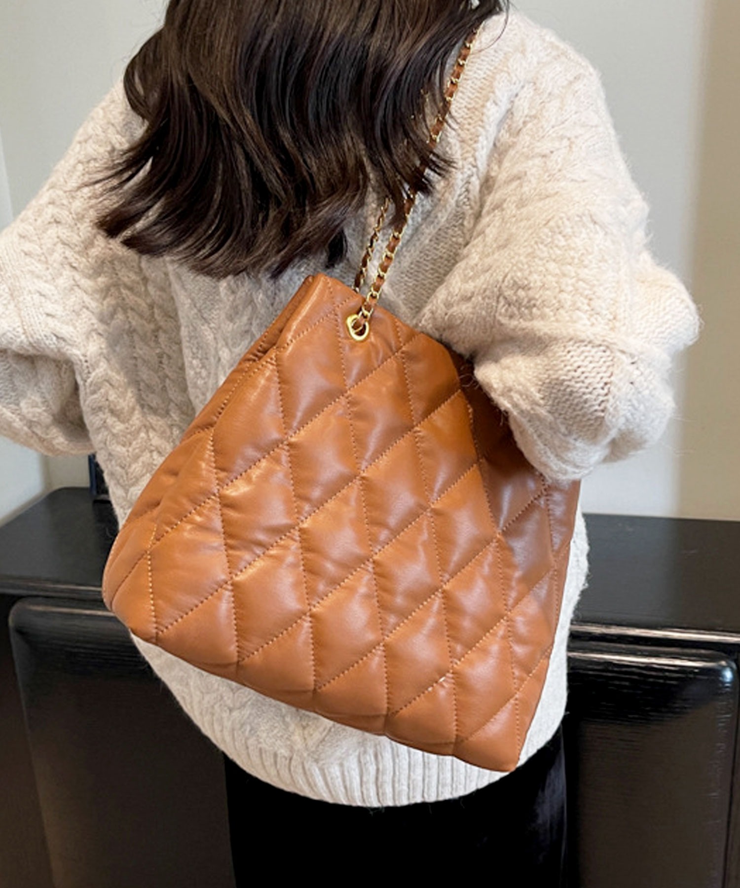 ショルダーバッグ レディース 斜めがけ キルティング 大人 軽量 大きめ