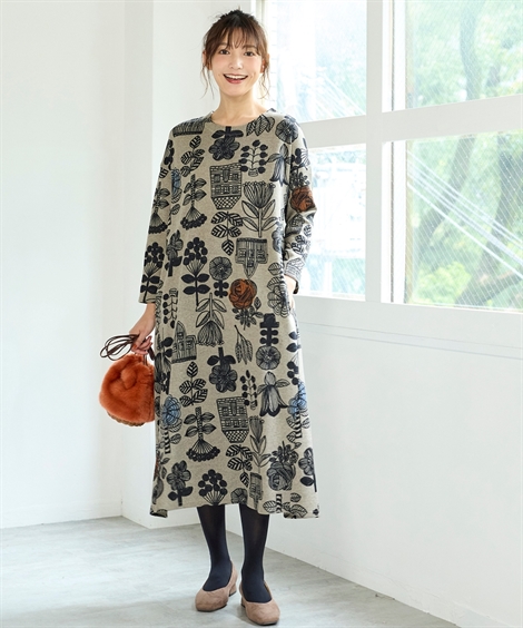 【値下げ】黒と金のパターン ロングワンピース ニッセン（nissen） ワンピース ロング マキシ 大きいサイズ