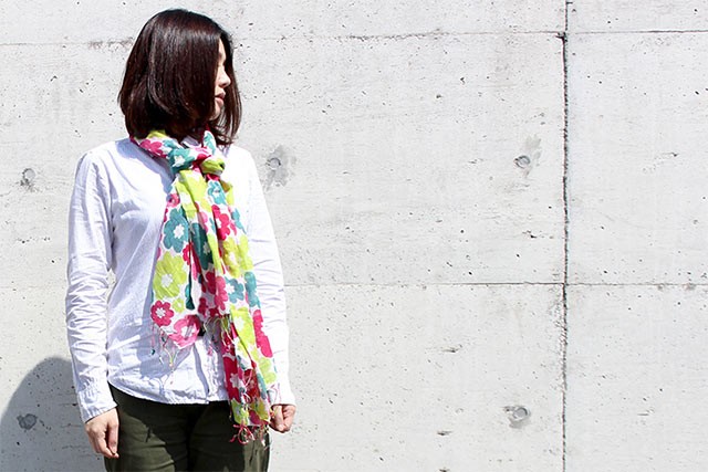 アウトレット Glen Prince ストール ポップで可愛らしい色合いの花柄が