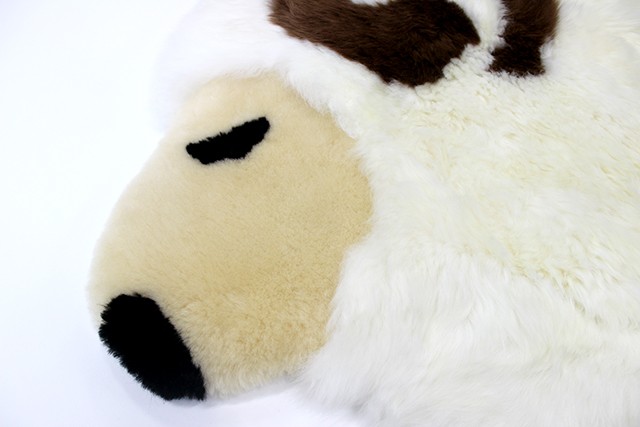 ムートンラグマット 羊くんパパ 70×90 かわいいけど本格的な天然