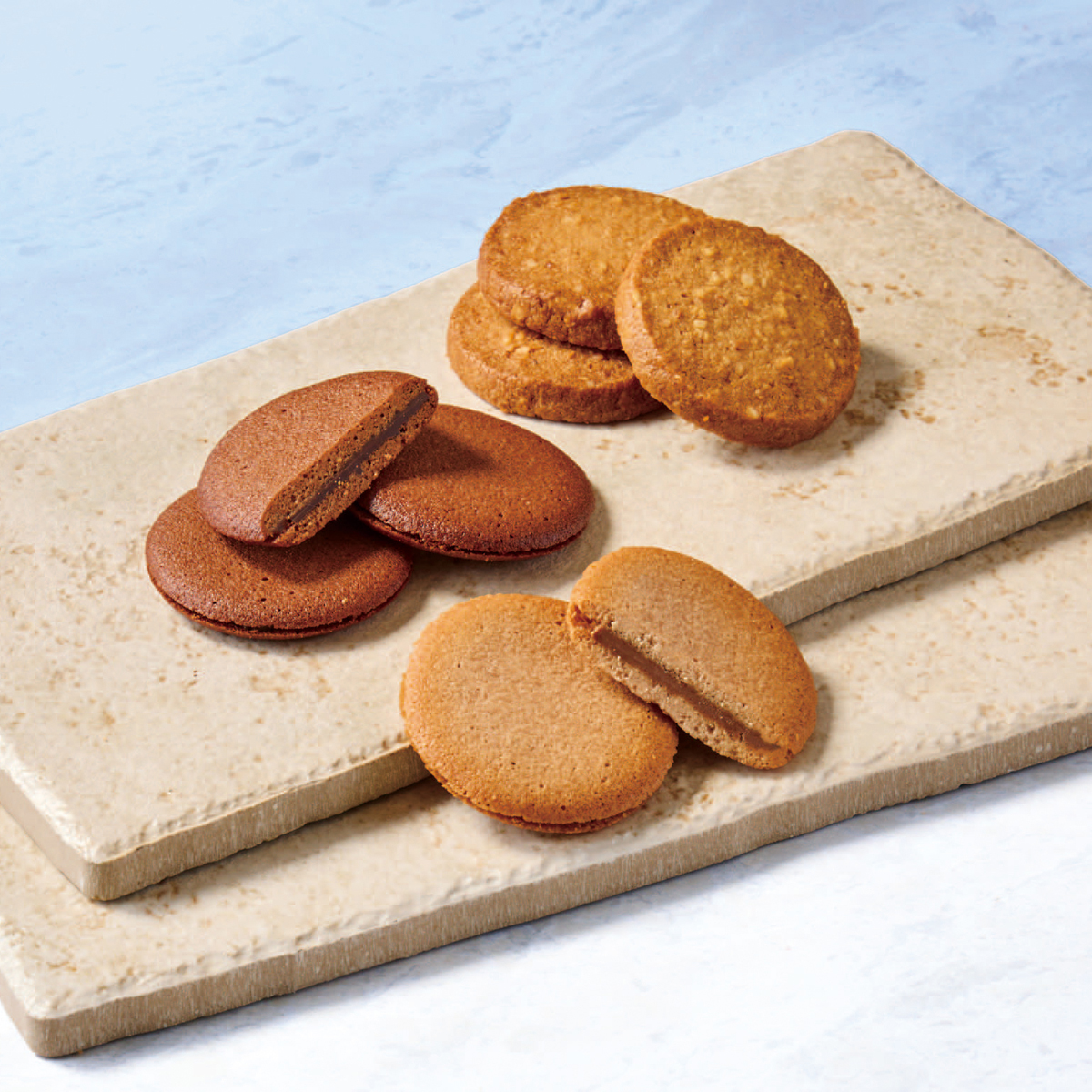 お歳暮 御歳暮 冬ギフト プレゼント 2025 送料無料 お菓子 スイーツ 「 ゴディバ 」 ラングドシャ クッキー アソートメント 30枚入 焼菓 チョコ GDC-311 |  | 02