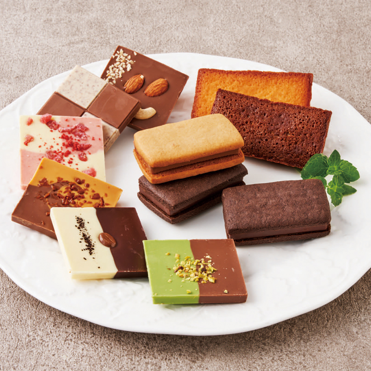 お歳暮 御歳暮 冬ギフト プレゼント 2025 送料無料 お菓子 スイーツ 「 ラ・メゾン白金 」 ガトー＆タブレット ショコラ フィナンシェ 焼菓子 L45101 |  | 02