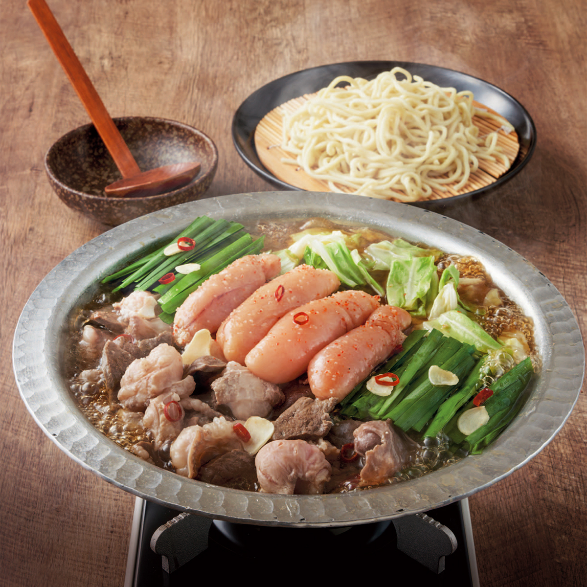 早割 お歳暮 御歳暮 冬ギフト プレゼント 2025 送料無料 「 やまや 」 無着色 辛子明太子 もつ鍋セット 約3〜4人前 牛もつ 鍋 ちゃんぽん麺 めんたいこ Q25-6