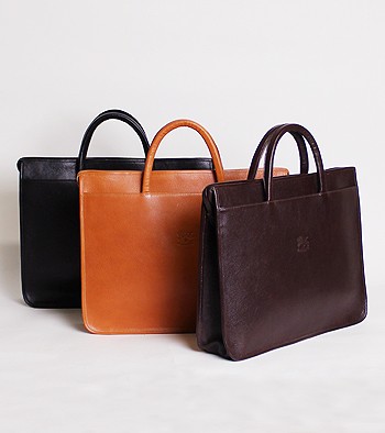 u*1様 IL BISONTE　イルビゾンテ　トートバッグ　ビッグロゴ　新品未使 u*1様 IL BISONTE イルビゾンテ トートバッグ ビッグロゴ 新品未使