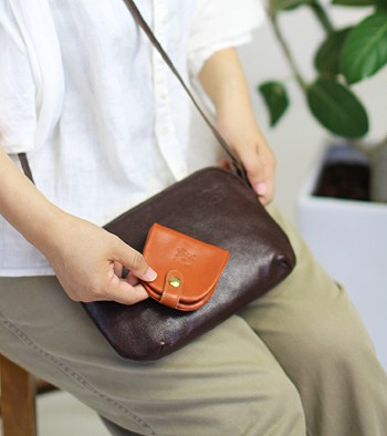 IL BISONTE イルビゾンテ 財布 コインケース 馬蹄型スナップ