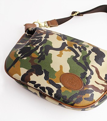 IL BISONTE イルビゾンテ バッグ カモフラージュ柄ショルダー
